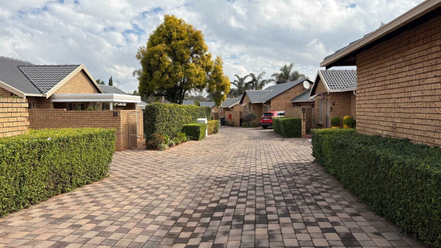 2 Bedroom Property for Sale in Eldoraigne Gauteng