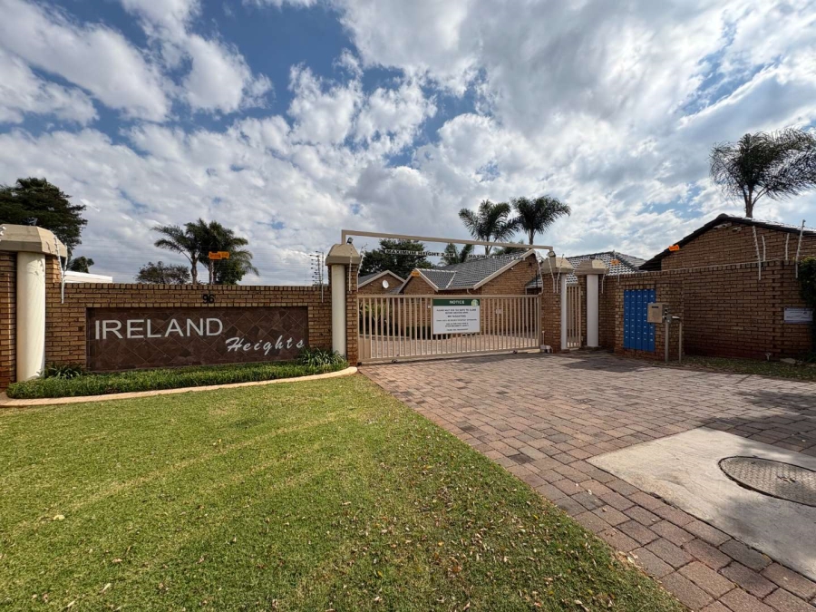 2 Bedroom Property for Sale in Eldoraigne Gauteng