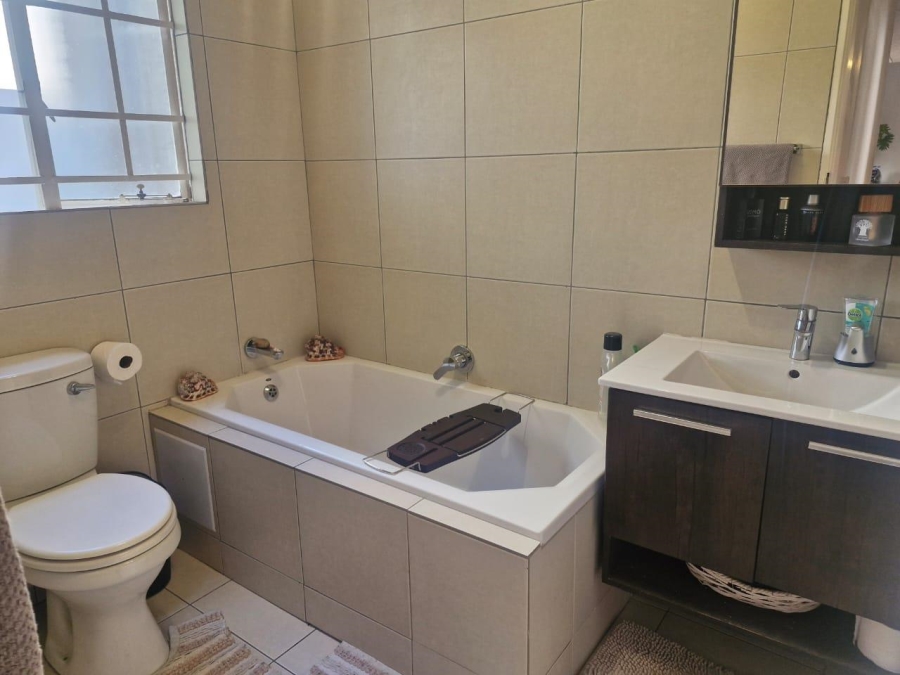 2 Bedroom Property for Sale in Morningside Gauteng