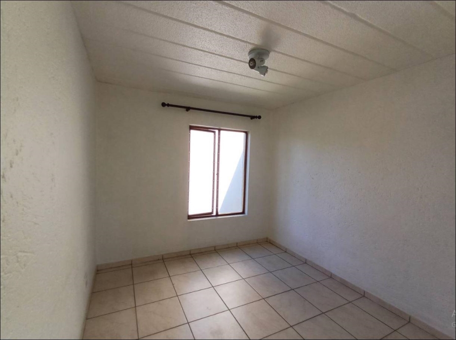 To Let 2 Bedroom Property for Rent in Sandown Gauteng