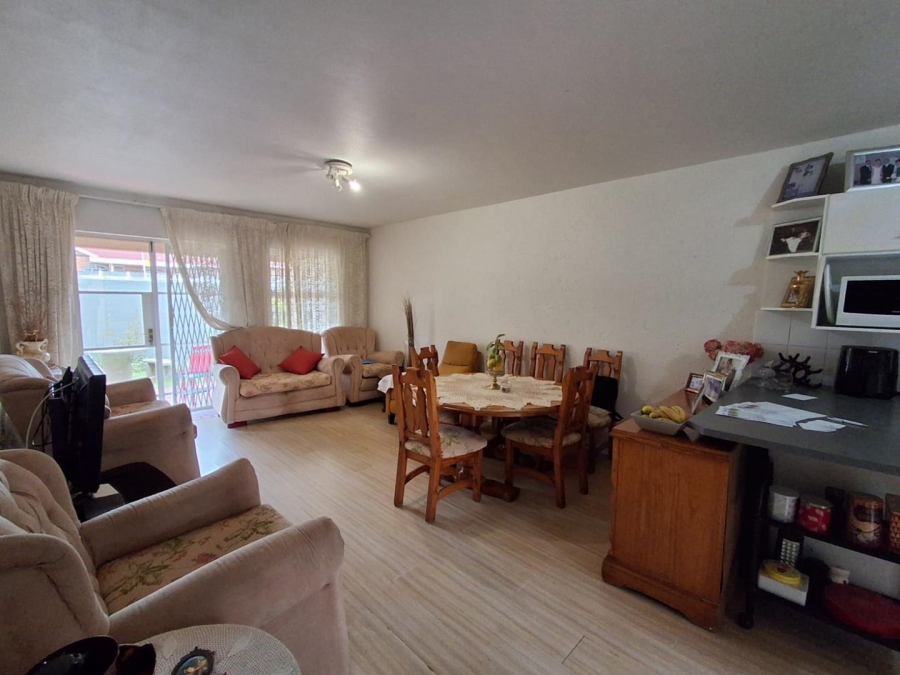 3 Bedroom Property for Sale in Brackendowns Gauteng