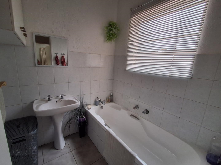 3 Bedroom Property for Sale in Brackendowns Gauteng