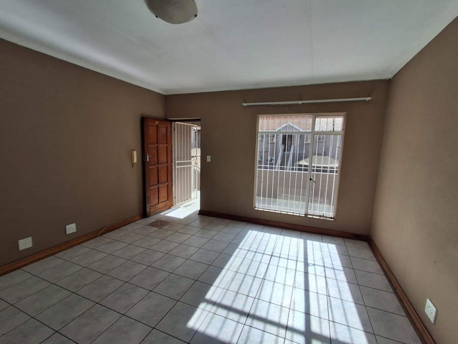 2 Bedroom Property for Sale in Brackendowns Gauteng