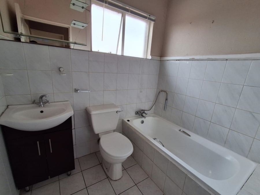 2 Bedroom Property for Sale in Brackendowns Gauteng