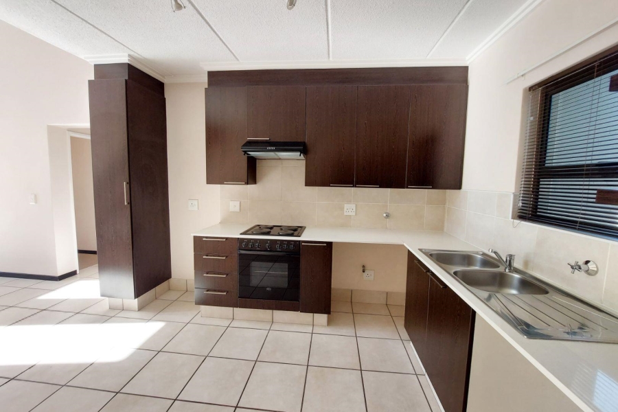 To Let 2 Bedroom Property for Rent in Douglasdale Gauteng