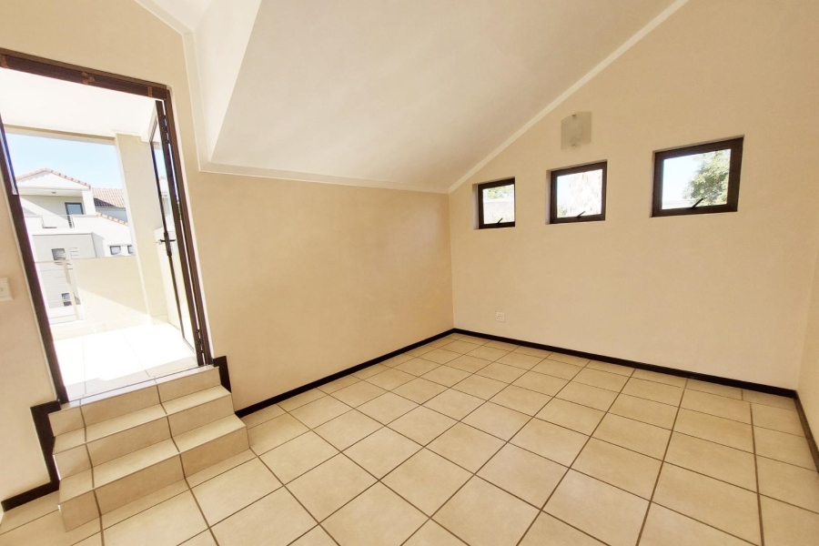 To Let 2 Bedroom Property for Rent in Douglasdale Gauteng