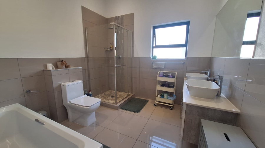 To Let 3 Bedroom Property for Rent in Ferndale Gauteng