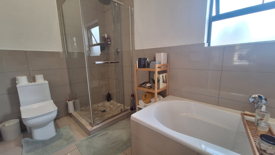 To Let 3 Bedroom Property for Rent in Ferndale Gauteng