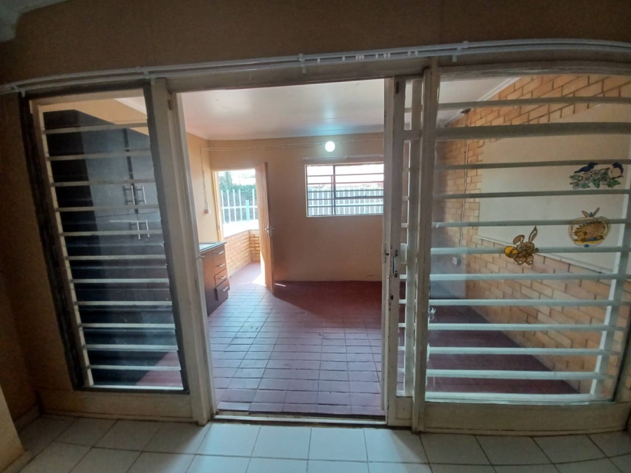To Let 1 Bedroom Property for Rent in Silverton Gauteng