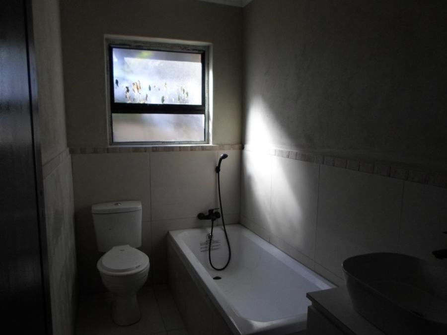 To Let 1 Bedroom Property for Rent in Oakdene Gauteng