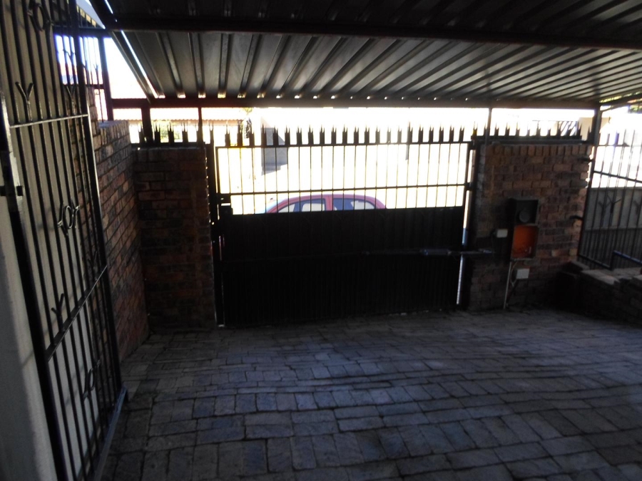 To Let 1 Bedroom Property for Rent in Oakdene Gauteng