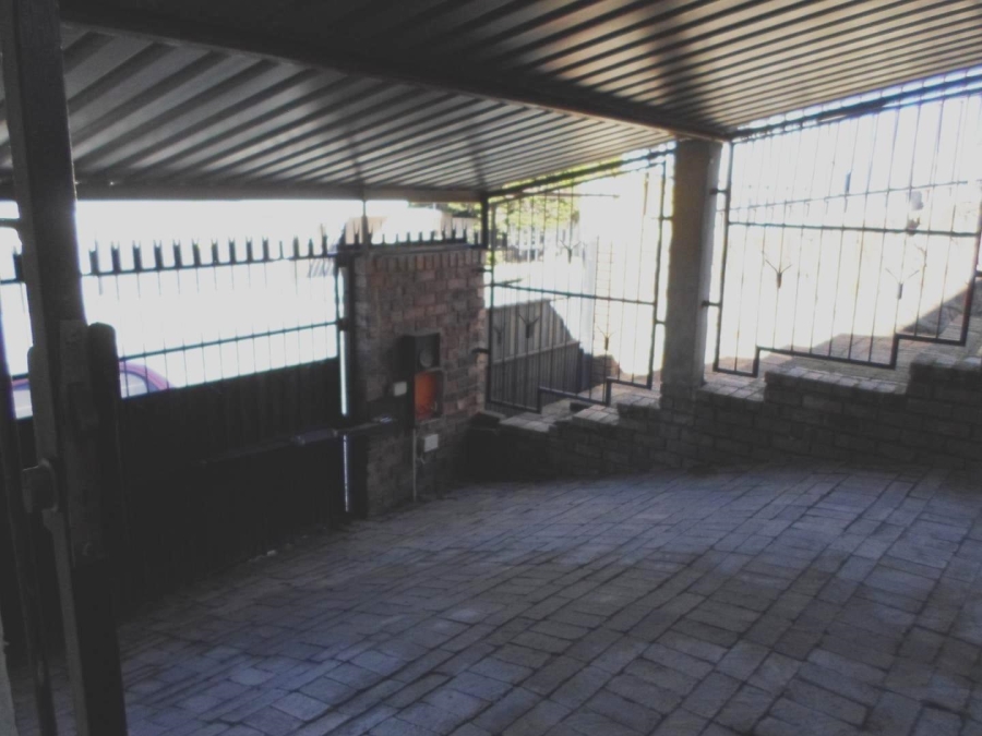 To Let 1 Bedroom Property for Rent in Oakdene Gauteng