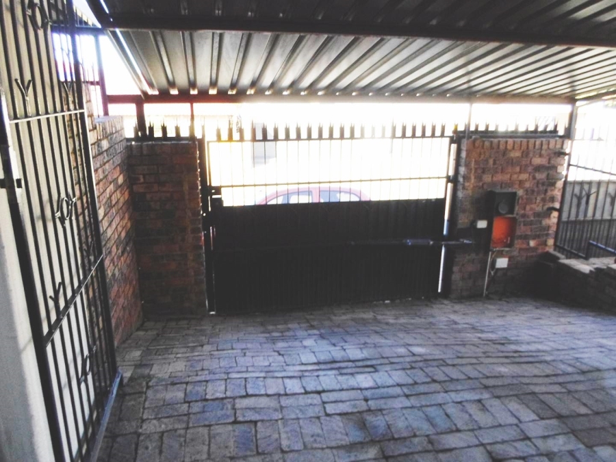 To Let 1 Bedroom Property for Rent in Oakdene Gauteng