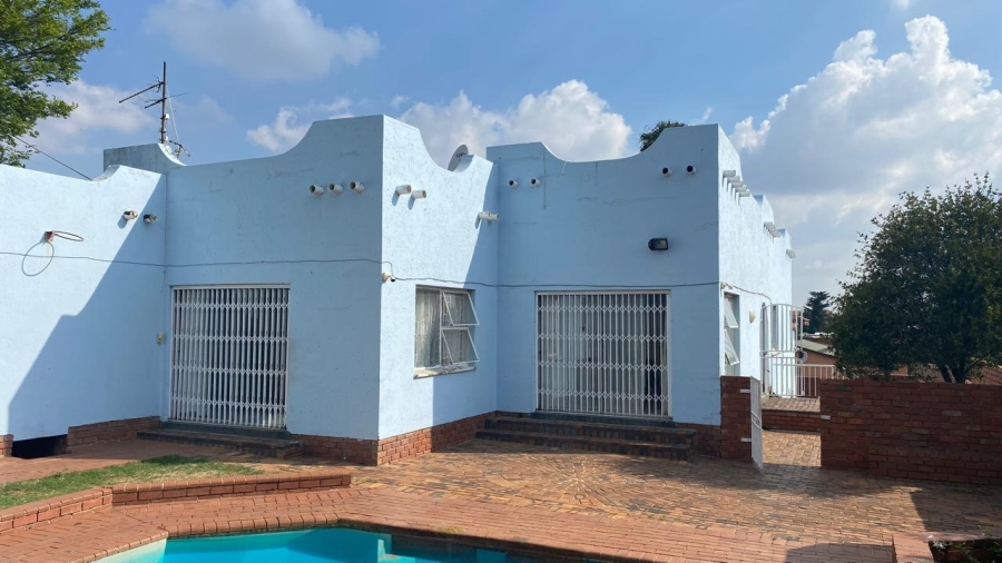 6 Bedroom Property for Sale in Sophiatown Gauteng