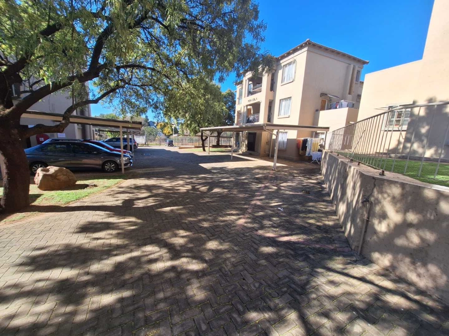 1 Bedroom Property for Sale in Weltevreden Park Gauteng