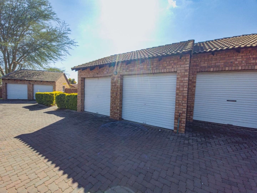 2 Bedroom Property for Sale in Equestria Gauteng