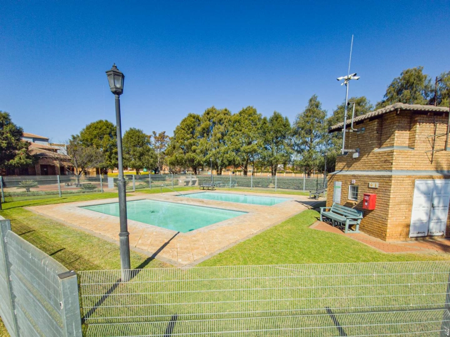 2 Bedroom Property for Sale in Equestria Gauteng