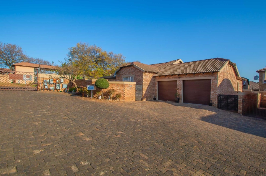 3 Bedroom Property for Sale in Honeydew Grove Gauteng
