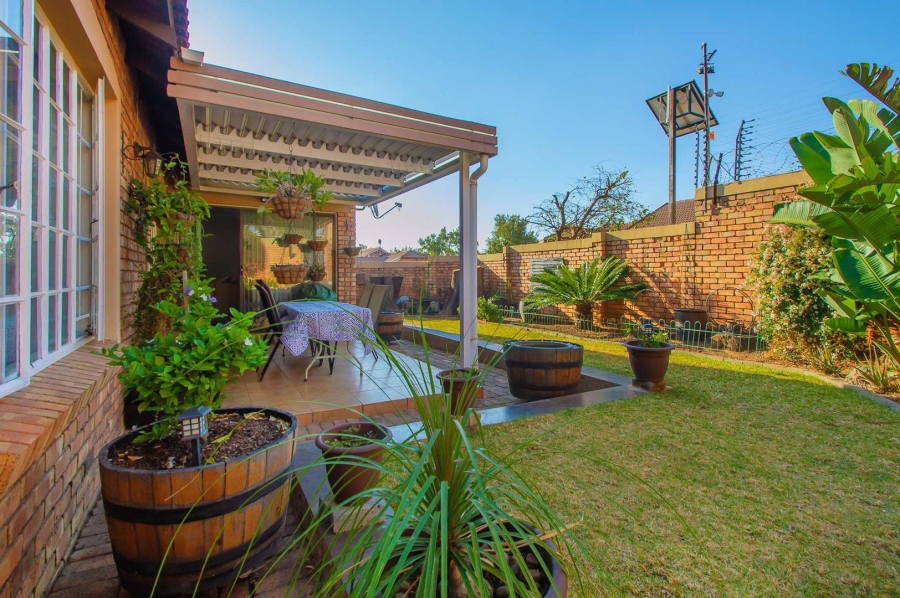 3 Bedroom Property for Sale in Honeydew Grove Gauteng
