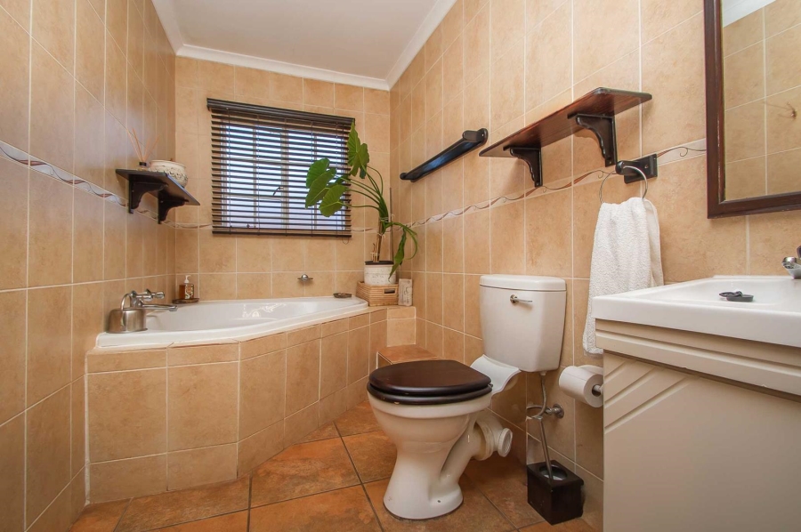 3 Bedroom Property for Sale in Honeydew Grove Gauteng