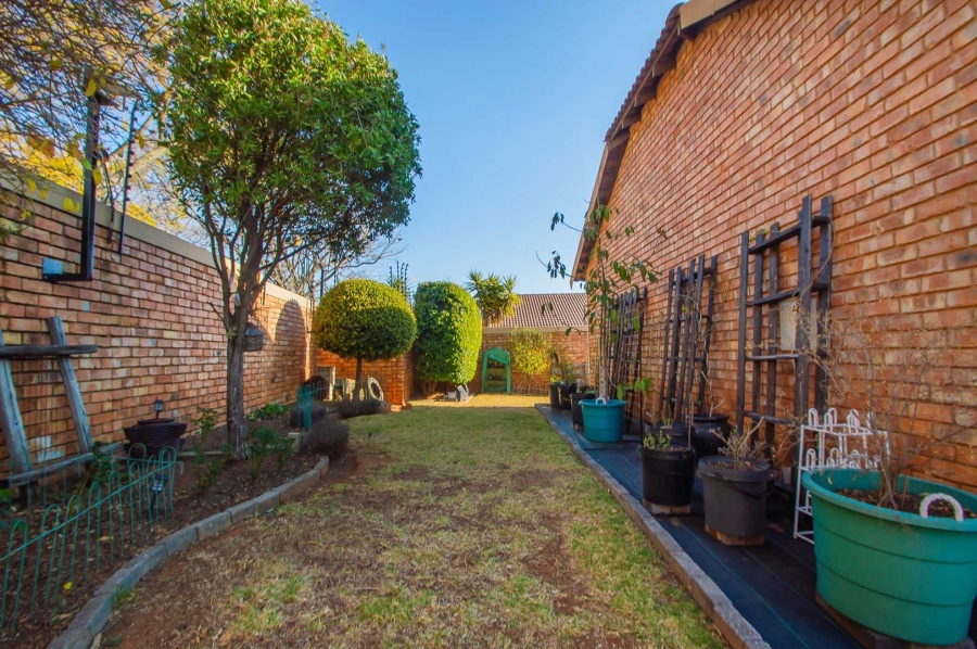 3 Bedroom Property for Sale in Honeydew Grove Gauteng