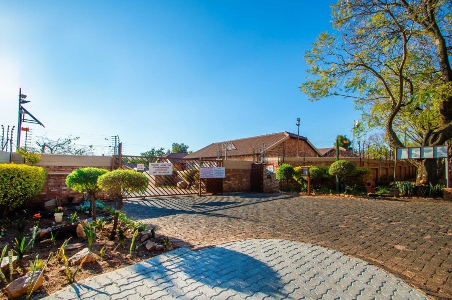 3 Bedroom Property for Sale in Honeydew Grove Gauteng