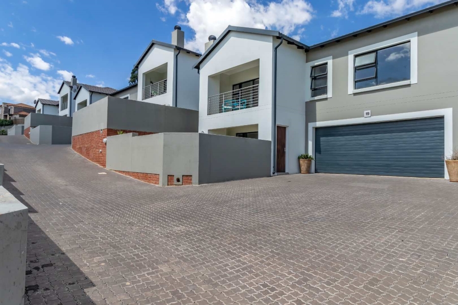 4 Bedroom Property for Sale in Allens Nek Gauteng