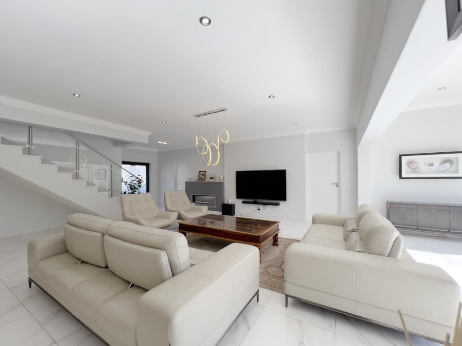 4 Bedroom Property for Sale in Midstream Ridge Gauteng