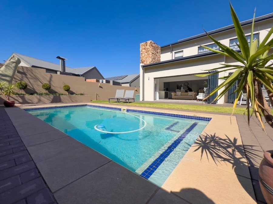 4 Bedroom Property for Sale in Midstream Ridge Gauteng