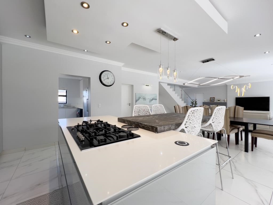 4 Bedroom Property for Sale in Midstream Ridge Gauteng