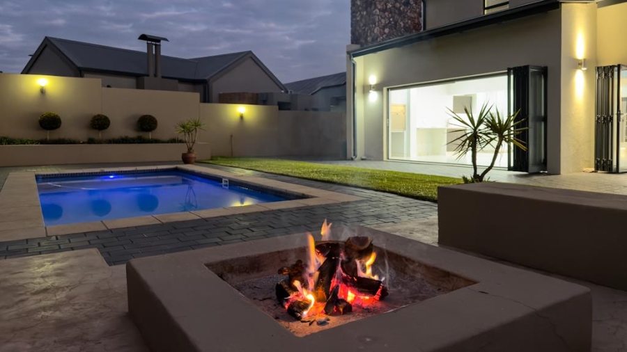 4 Bedroom Property for Sale in Midstream Ridge Gauteng