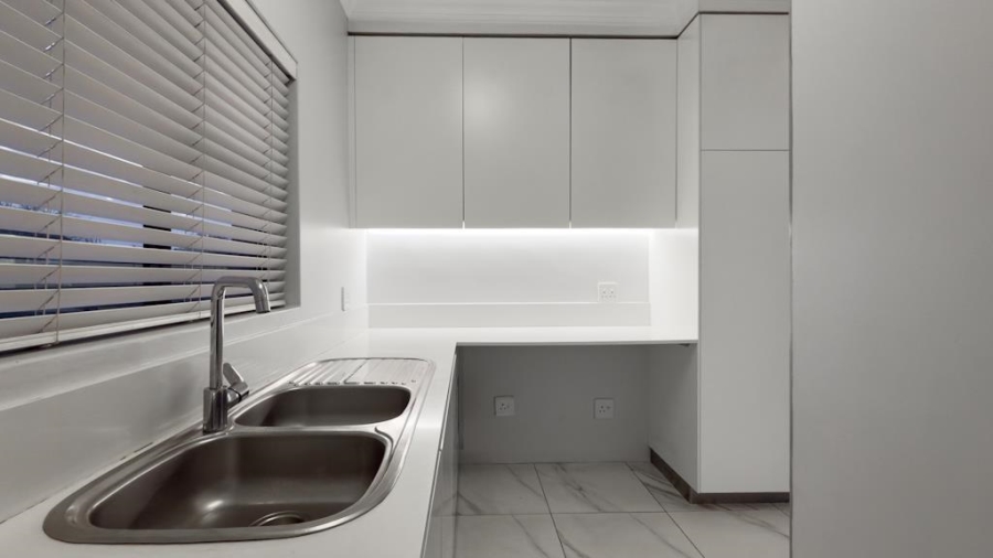 4 Bedroom Property for Sale in Midstream Ridge Gauteng