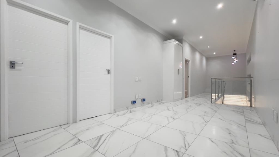 4 Bedroom Property for Sale in Midstream Ridge Gauteng
