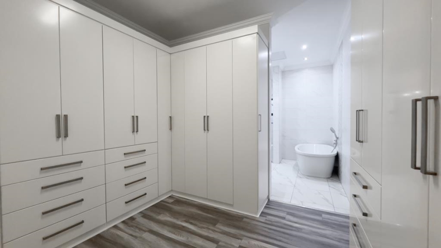 4 Bedroom Property for Sale in Midstream Ridge Gauteng