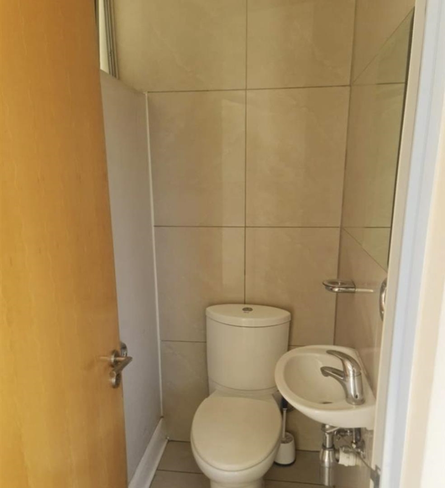 To Let 1 Bedroom Property for Rent in Sandown Gauteng