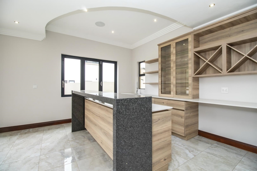To Let 5 Bedroom Property for Rent in Waterfall Country Estate Gauteng