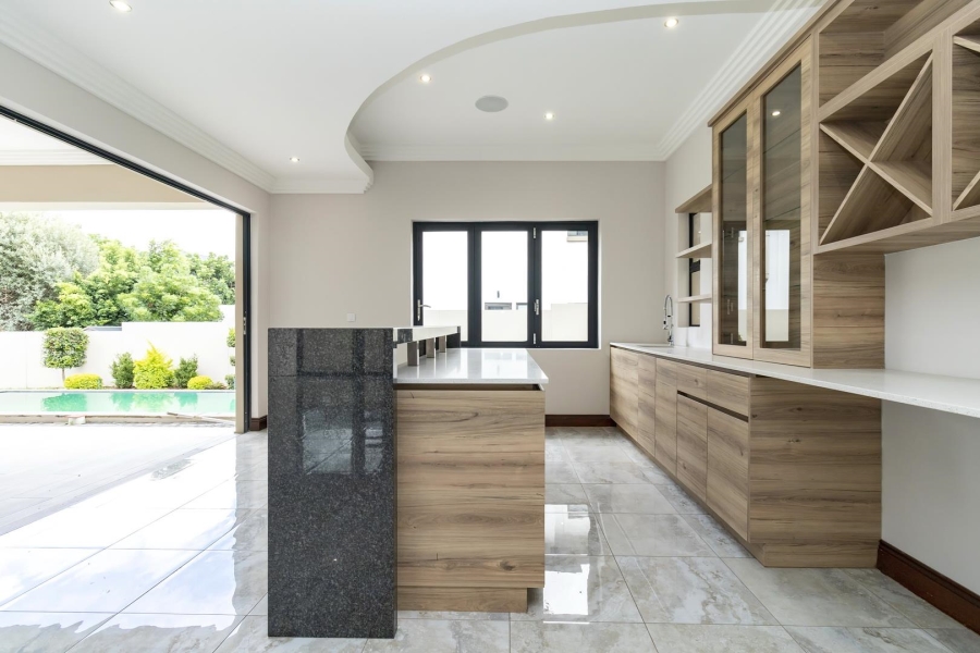 To Let 5 Bedroom Property for Rent in Waterfall Country Estate Gauteng