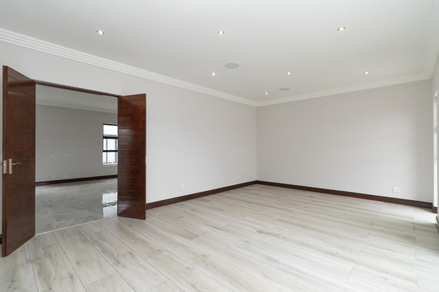 To Let 5 Bedroom Property for Rent in Waterfall Country Estate Gauteng