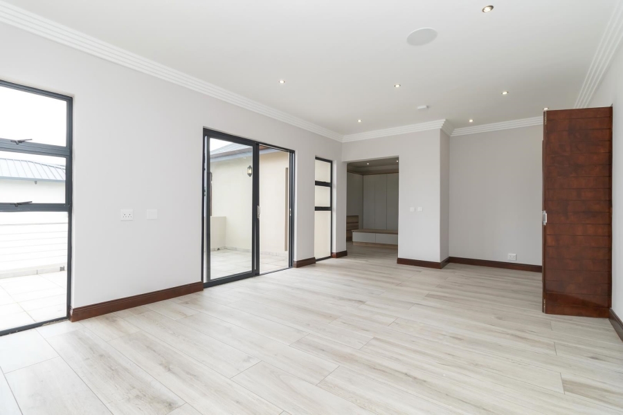 To Let 5 Bedroom Property for Rent in Waterfall Country Estate Gauteng