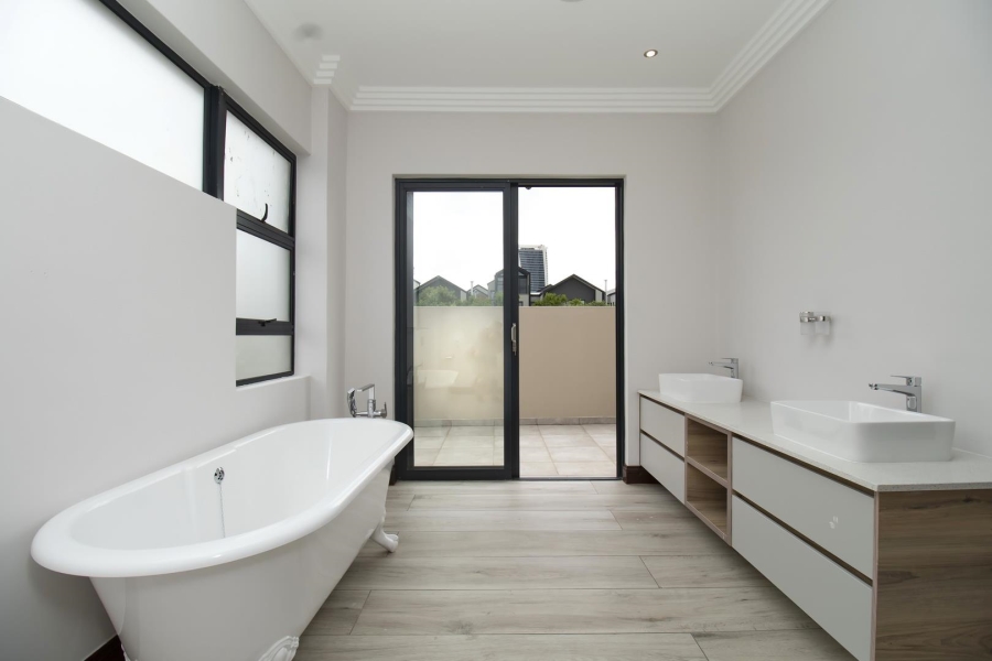 To Let 5 Bedroom Property for Rent in Waterfall Country Estate Gauteng