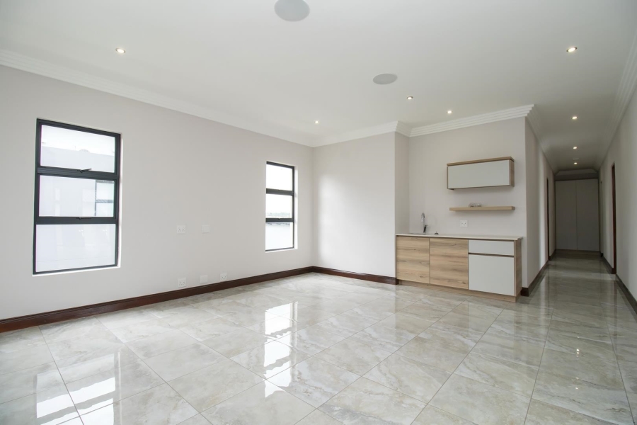 To Let 5 Bedroom Property for Rent in Waterfall Country Estate Gauteng