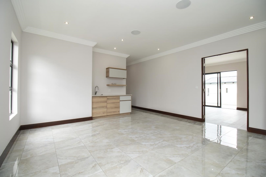 To Let 5 Bedroom Property for Rent in Waterfall Country Estate Gauteng
