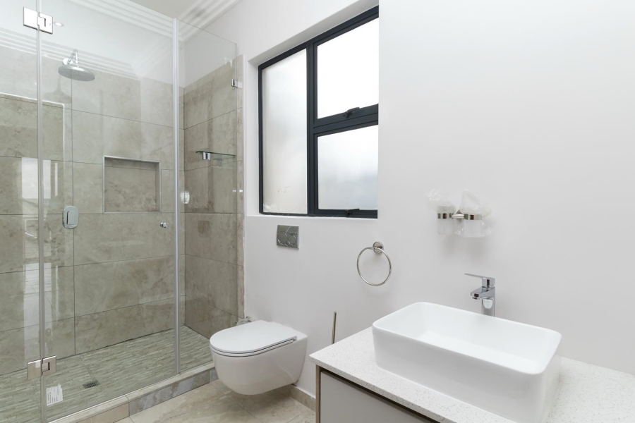 To Let 5 Bedroom Property for Rent in Waterfall Country Estate Gauteng