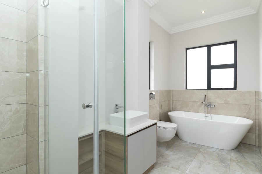 To Let 5 Bedroom Property for Rent in Waterfall Country Estate Gauteng