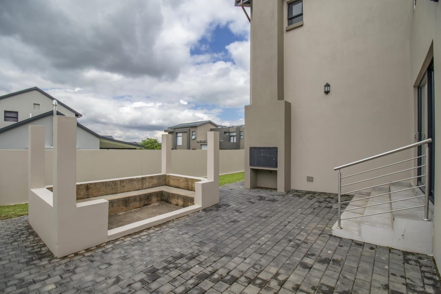 To Let 5 Bedroom Property for Rent in Waterfall Country Estate Gauteng