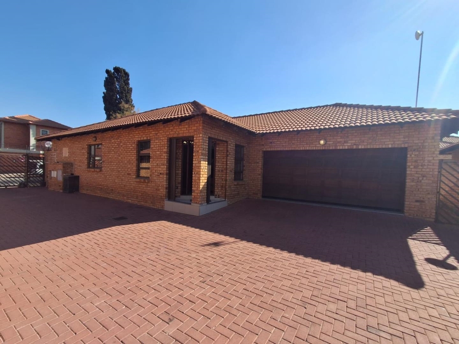 3 Bedroom Property for Sale in New Redruth Gauteng