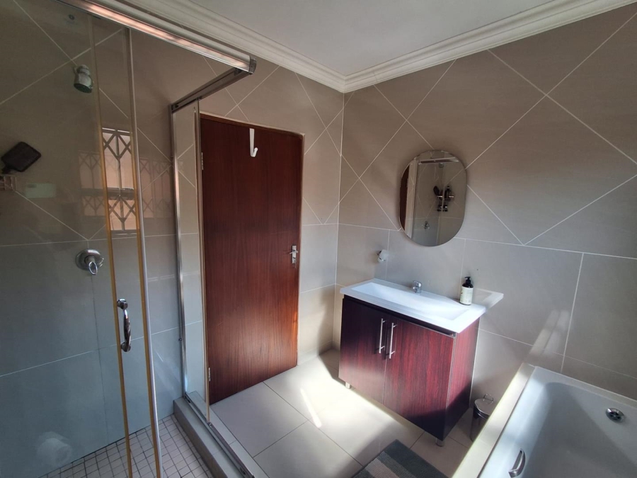 3 Bedroom Property for Sale in New Redruth Gauteng