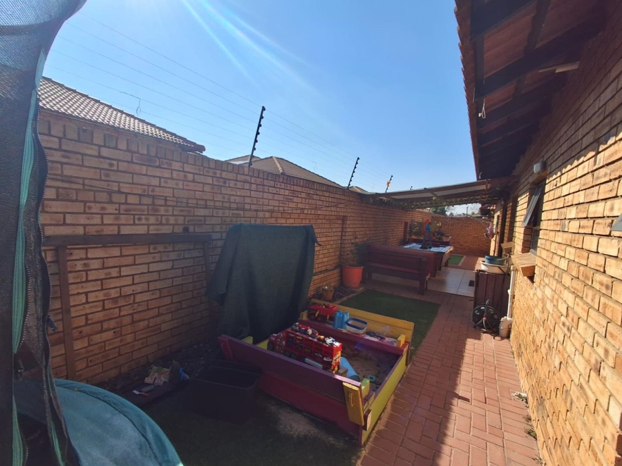 3 Bedroom Property for Sale in New Redruth Gauteng