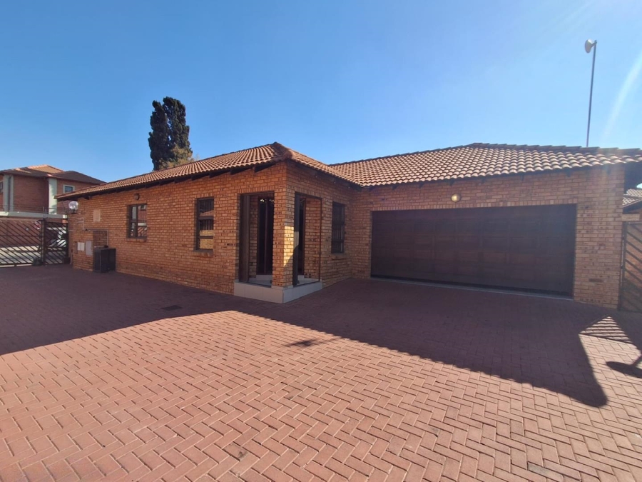3 Bedroom Property for Sale in New Redruth Gauteng