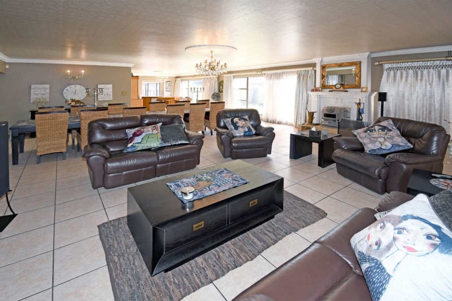 6 Bedroom Property for Sale in Libradene Gauteng